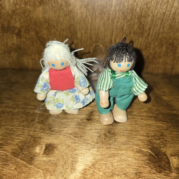 Lot of 2 Melissa & Doug Wooden Dollhouse Figures - Picture 1 of 3